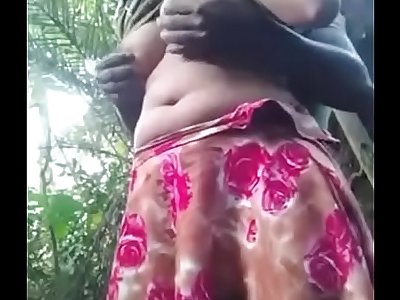 Desi village bhabhi hard fucking in forest with ileagal lover and clear Bengali audio