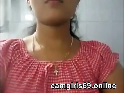 Indian chick demonstrating her boobs on cam