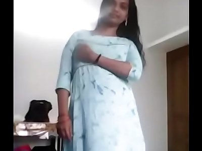 desi bhabi flashes her breasts